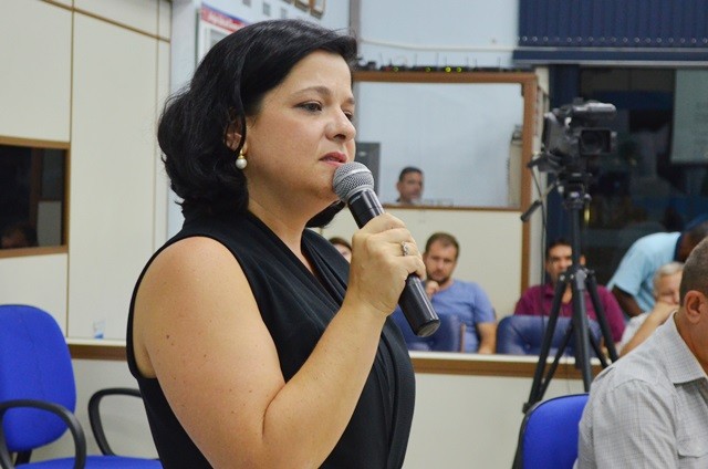 2018328_FOTO - Carol pede conserto de semáforos na Rio Branco